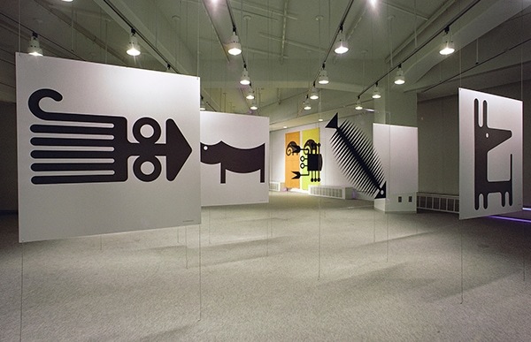 五十嵐威暢が学生時代から描いていた動物のイラストレーションは、1973年、東京のギャラリーフジエでの初個展「動物イラスト展」で発表されました