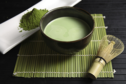 【与那国の三燦青汁】は、抹茶が含まれており、とても飲みやすくなっています。
