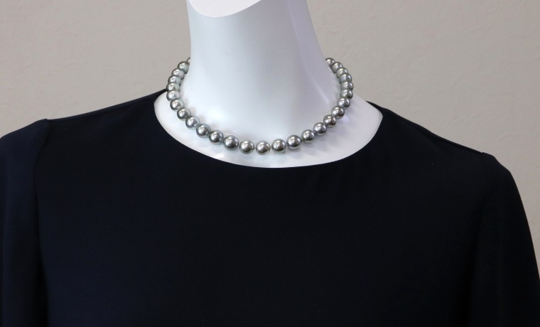 黒蝶真珠”オーシャングレー”ネックレス【大きさ9.2-11.9㎜・長さ42cm 