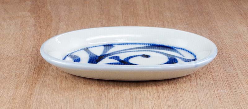 砥部焼・梅山窯・布目楕円皿(ミニ)唐草【和食器通販e-tobeyaki.com】