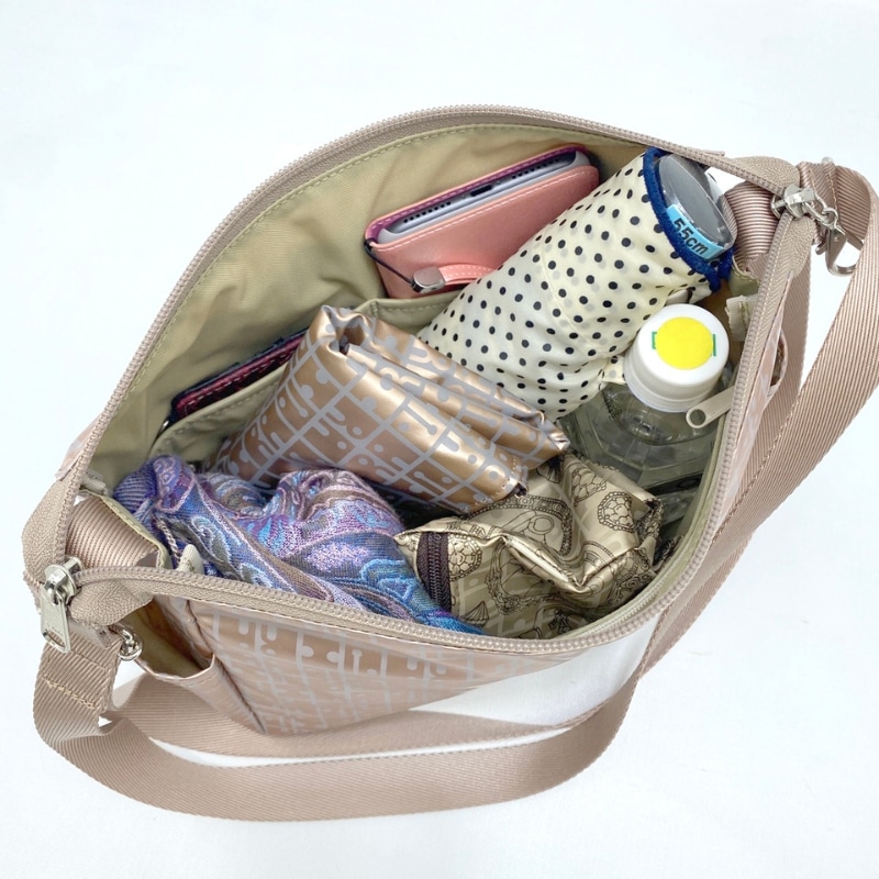 350ml�Υڥåȥܥȥ뤬Ω�Ƥ����롣����4��åȥ���礭�����ʤ��Τ�����Ȥ�����ι�Ԥˤޤ��������Ȥ���