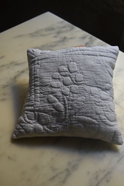 蚤の市*18世紀末 リネン初期ブティのちいさなクッションB 完品