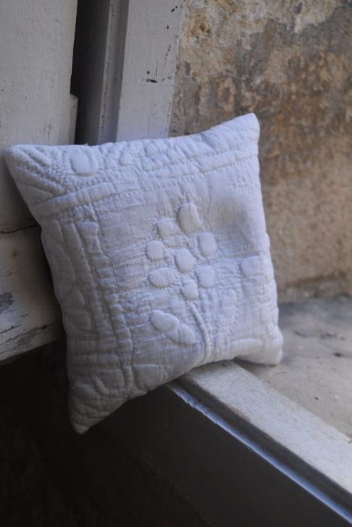 蚤の市*18世紀末 リネン初期ブティのちいさなクッションB 完品