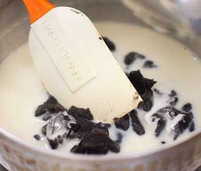 材料を弱火にかける