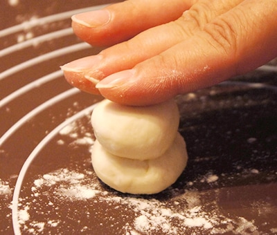 さらに分割し50個にし、二つずつ軽く重ねる