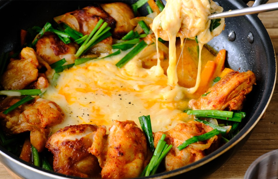 にじデパート フライパンでチーズダッカルビ カクテキの素