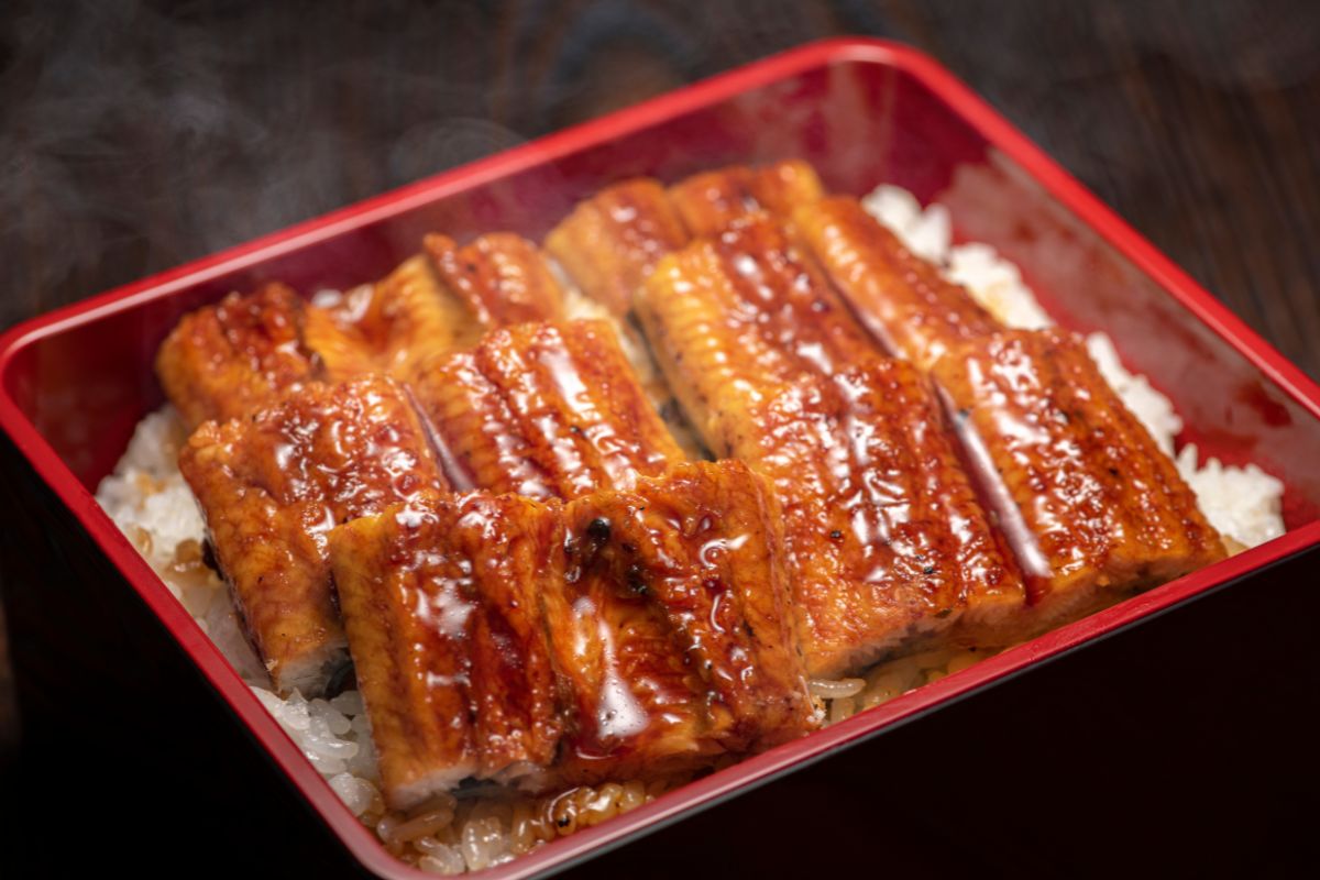 うなぎを中心とした夏の食卓イメージ
