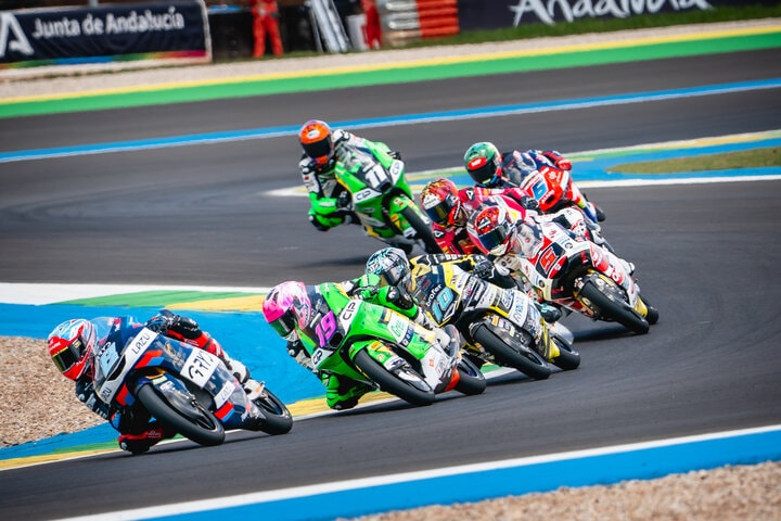 Moto3 決勝 集団バトルの様子