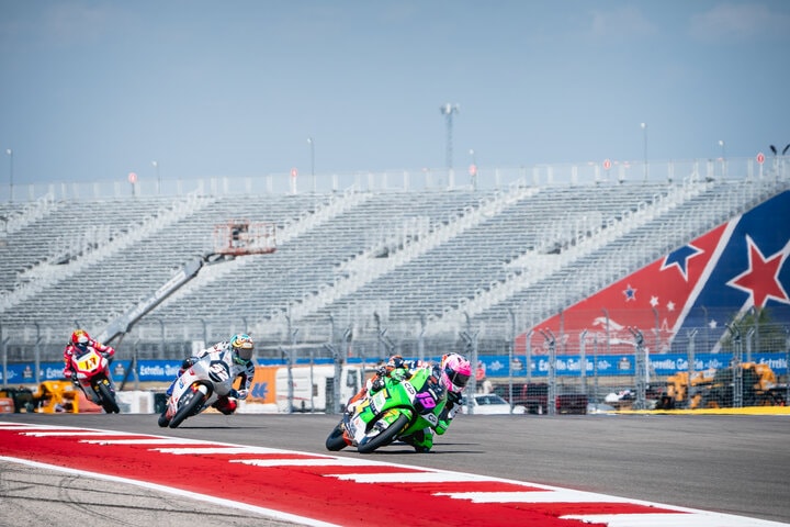 Moto3 決勝 COTAでのバトル走行