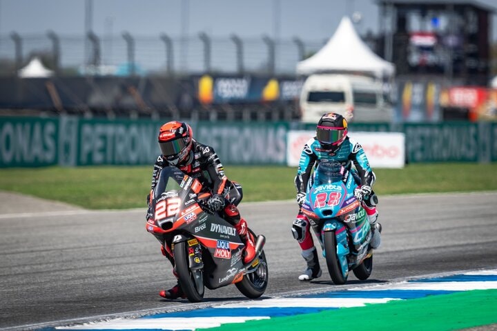Moto3 決勝 #22 ダビド・アルマンサ選手とキレス選手の接近戦