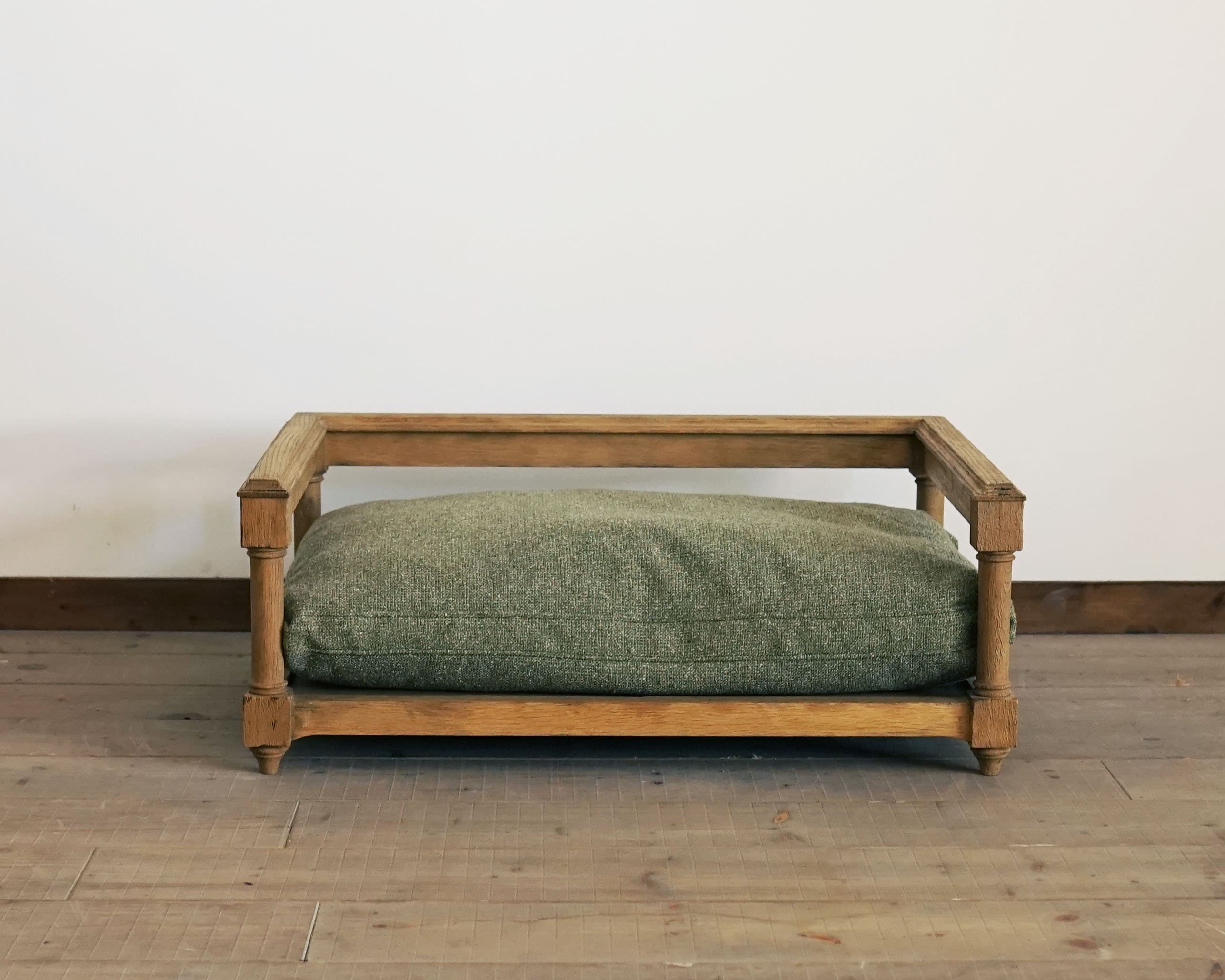 Antique pet bed (square) | OTHERS -その他- | ARTEM JAPAN