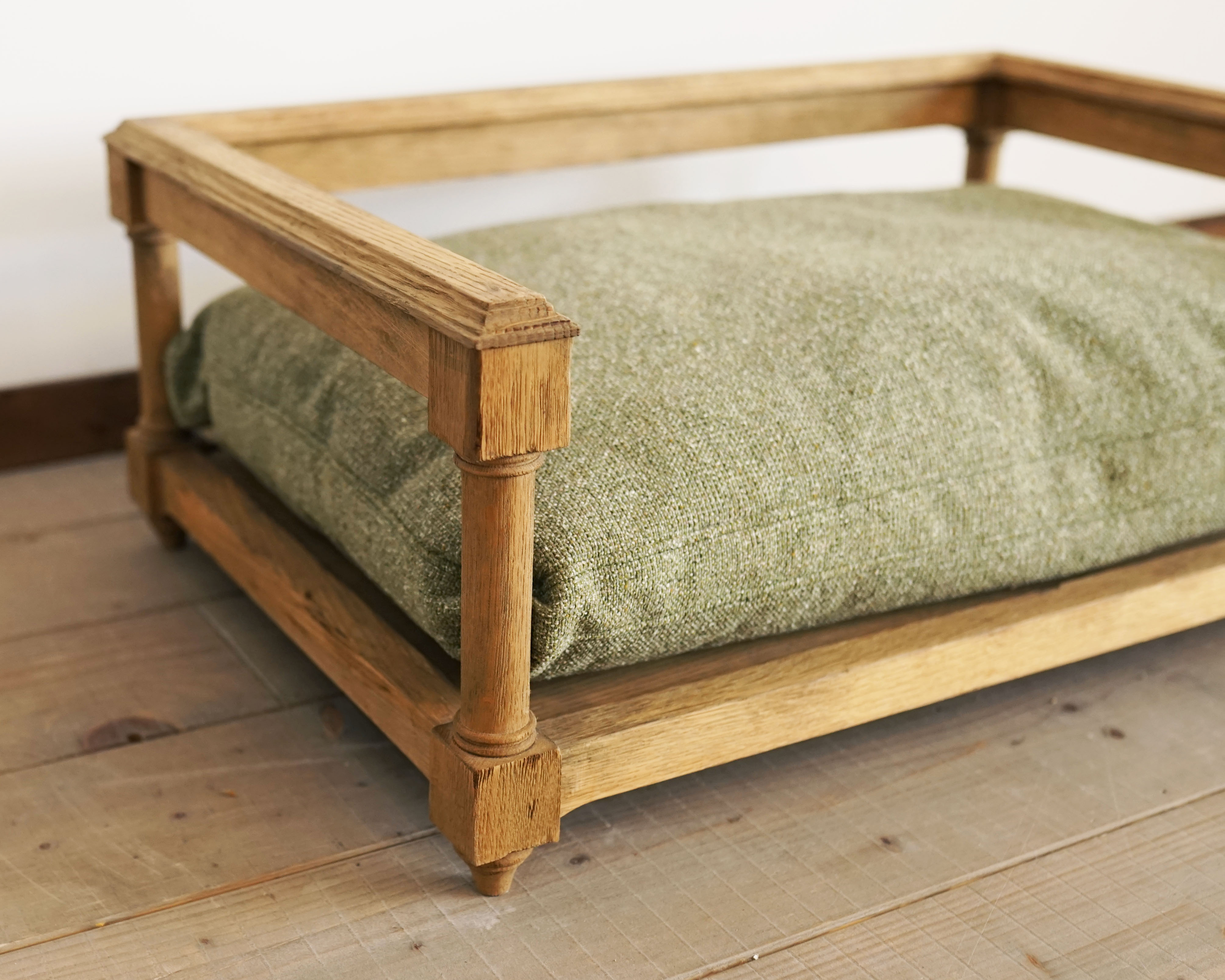 Antique pet bed (square) | OTHERS -その他- | ARTEM JAPAN