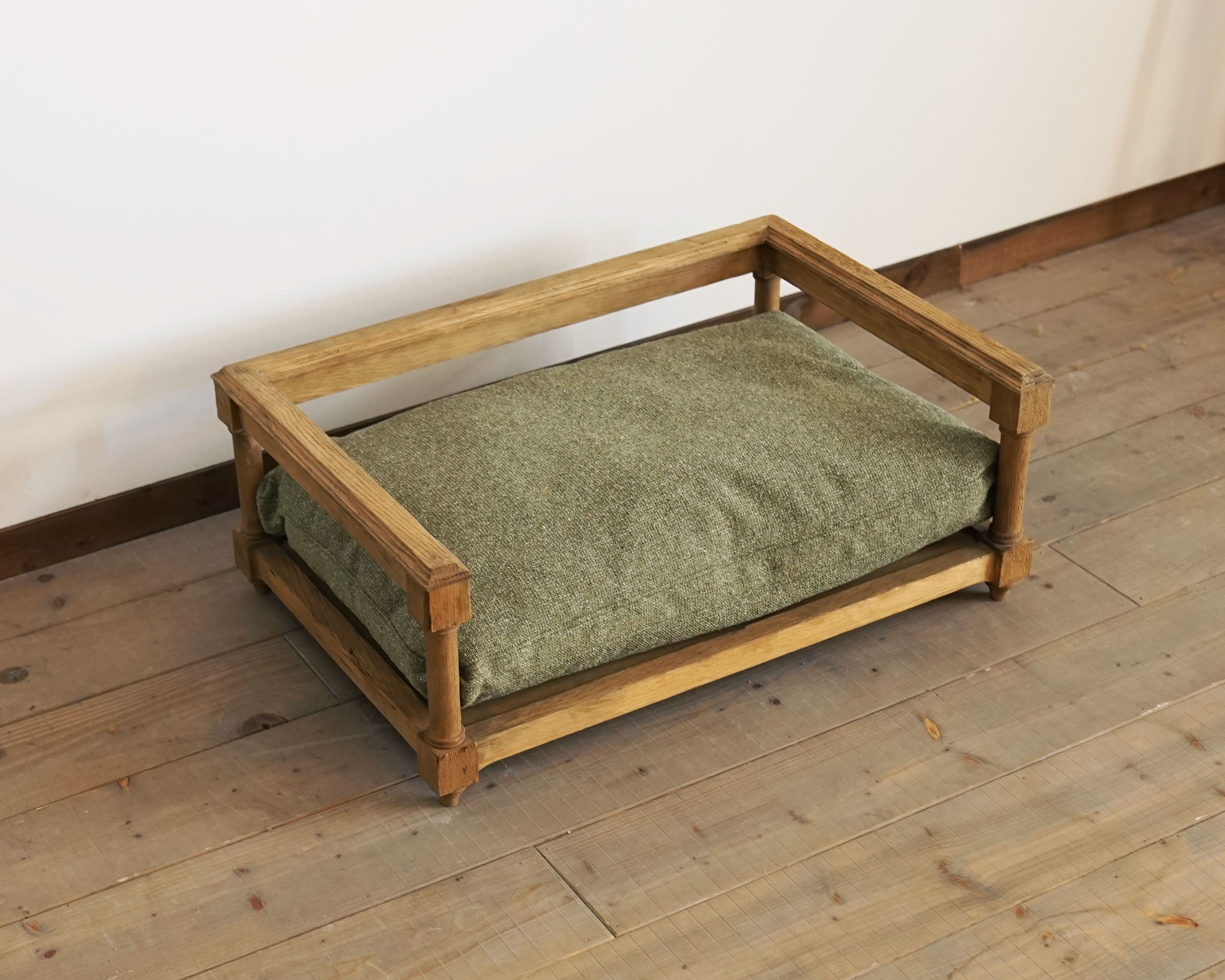 Antique pet bed (square) | OTHERS -その他- | ARTEM JAPAN