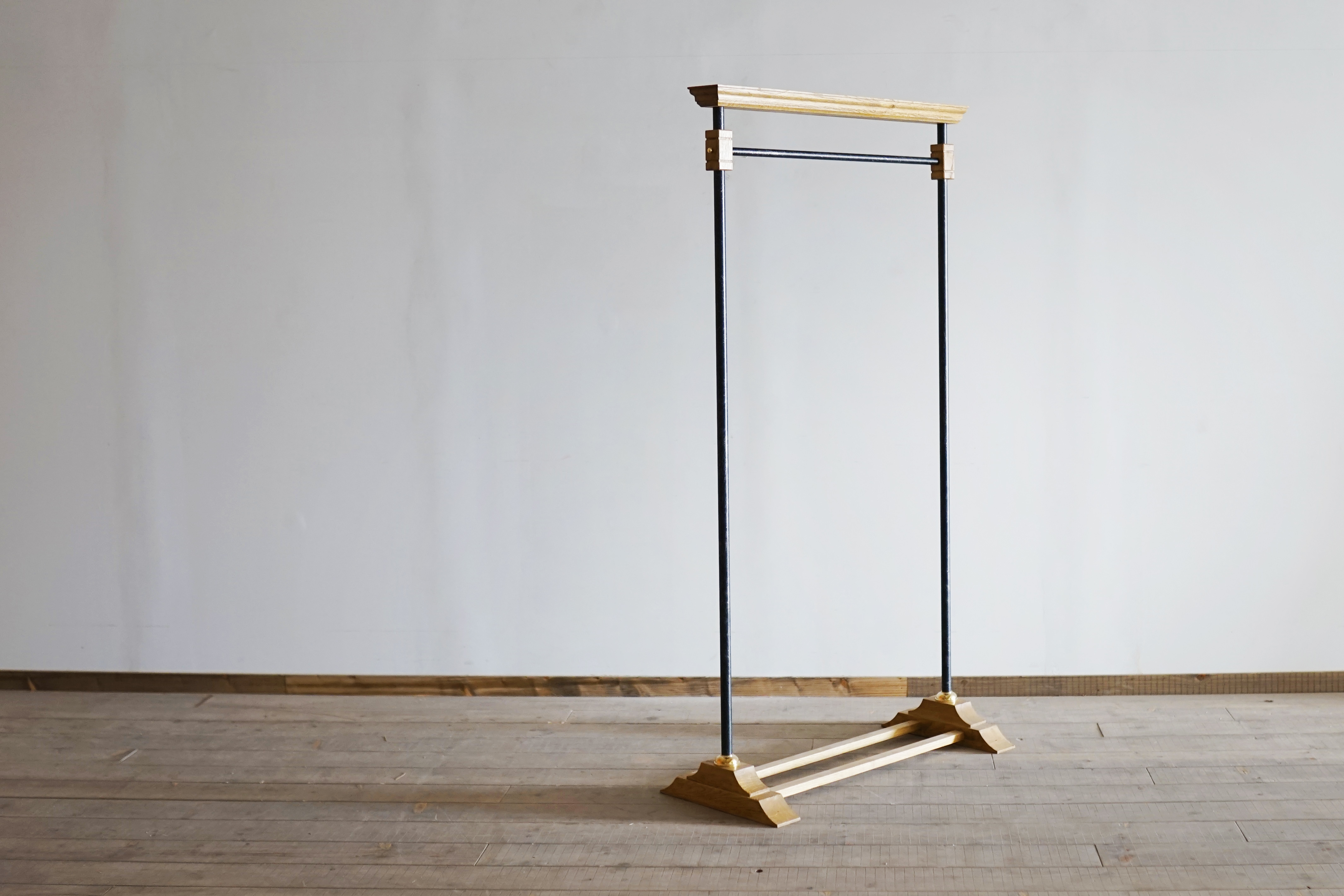 Contorast wood and iron hanger | COAT HANGER -コートハンガー