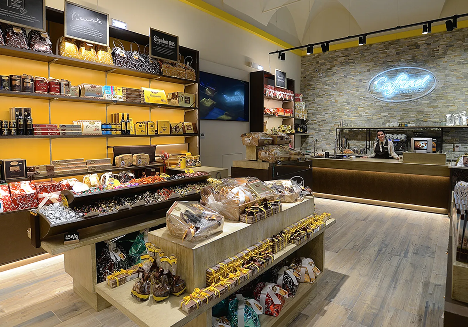 カファレルトリノ本店