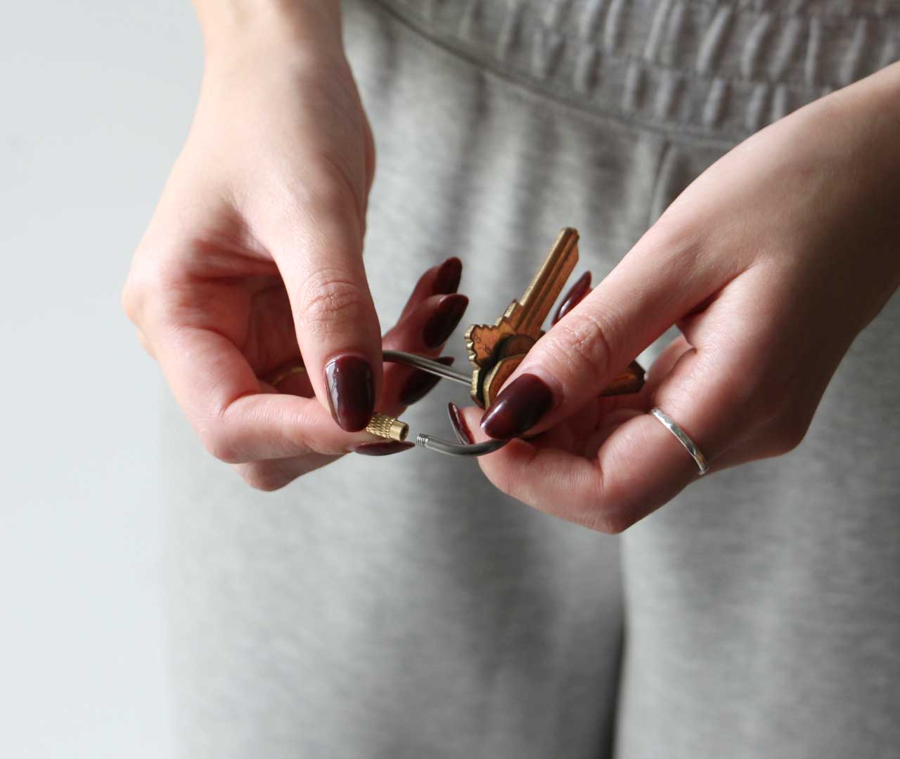 【PLOW 】Screw Pierce シングル＋チャーム チタニウム スクリュー ロック キーリング 