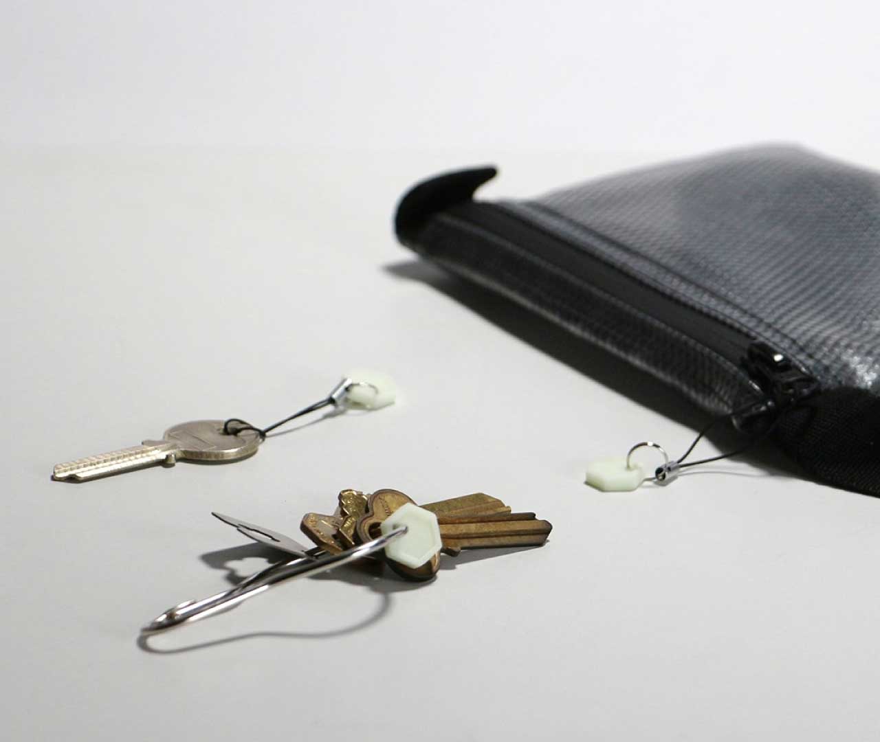 UGM ミニマーカー set of 5 | 驚くほどよく光るミニ蓄光タグ 5点セット