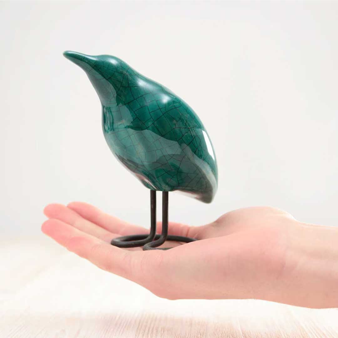  ポーランドで丁寧に製作された鳥の陶器オブジェ