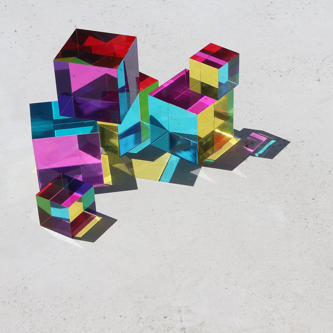  光の3原色がモチーフ。いつまでも眺めていたくなるアートオブジェ