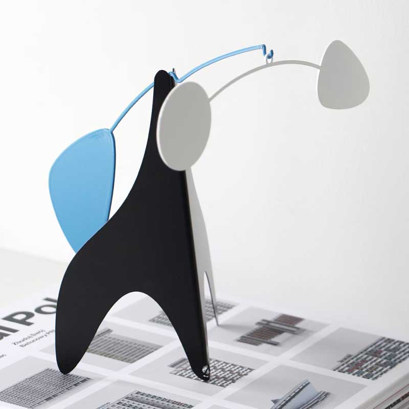 心地よい空間を生む、アメリカ・ポートランドの置き型モビール