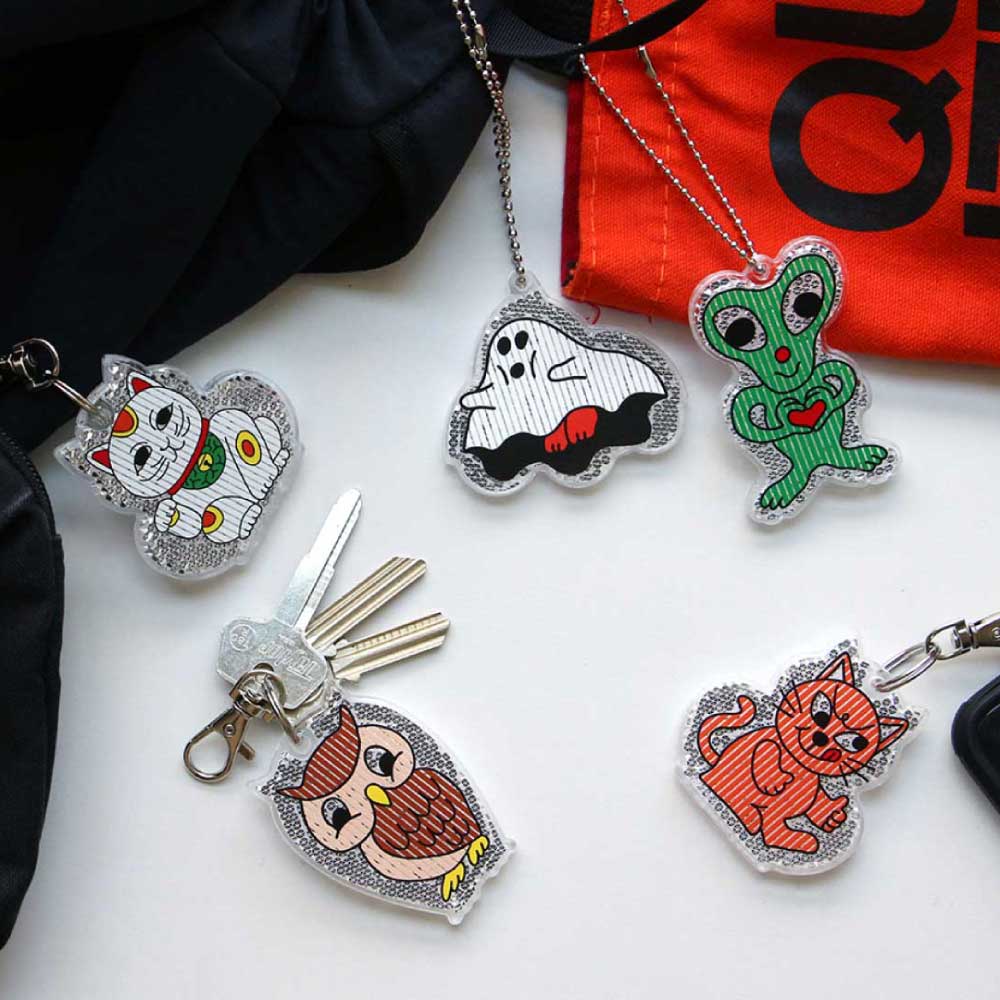  MIDORI KOMATSU による、ポップでカラフルなイラストのリフレクタード