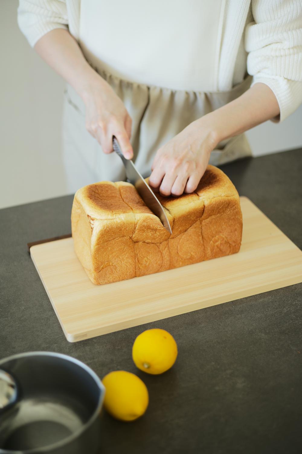 形が崩れたパン