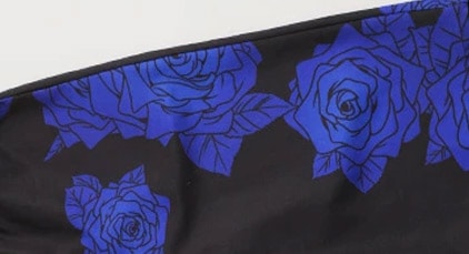 ゴシックながらも和を感じる青い薔薇