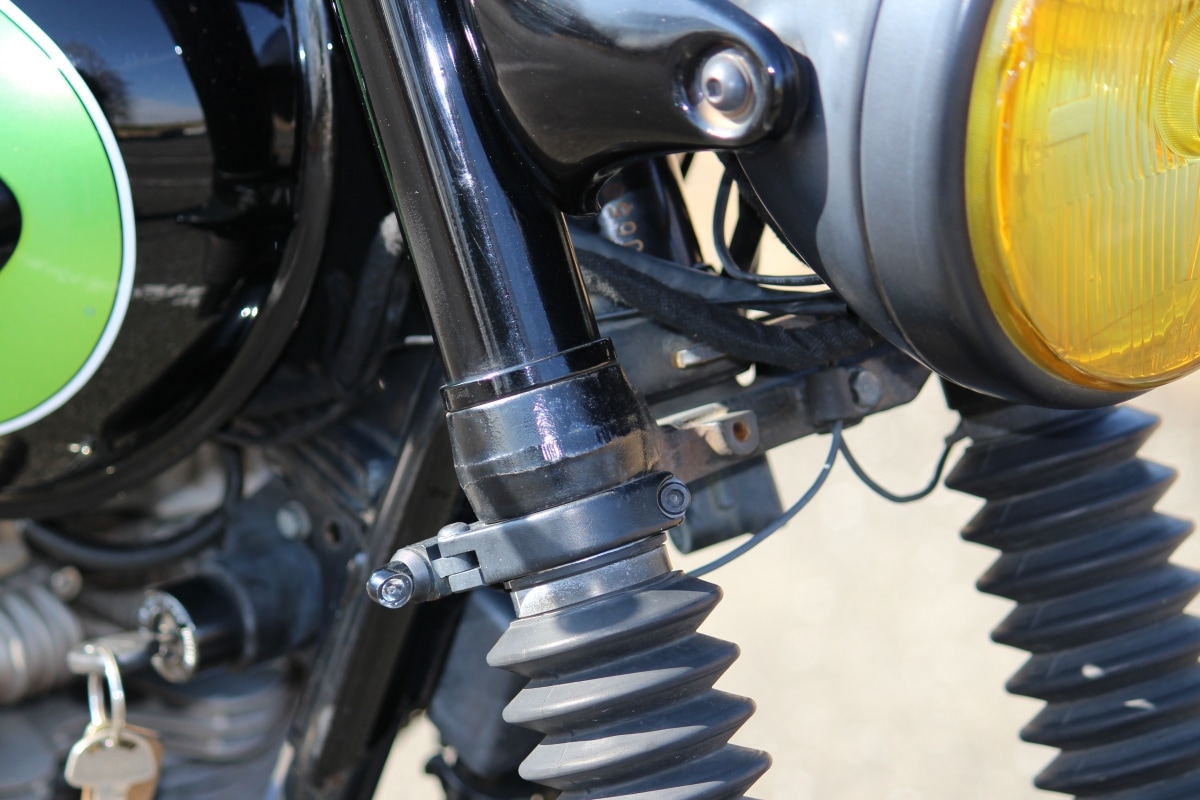 モトガジェットmo.blaze tens1ウインカーをW650に取り付け