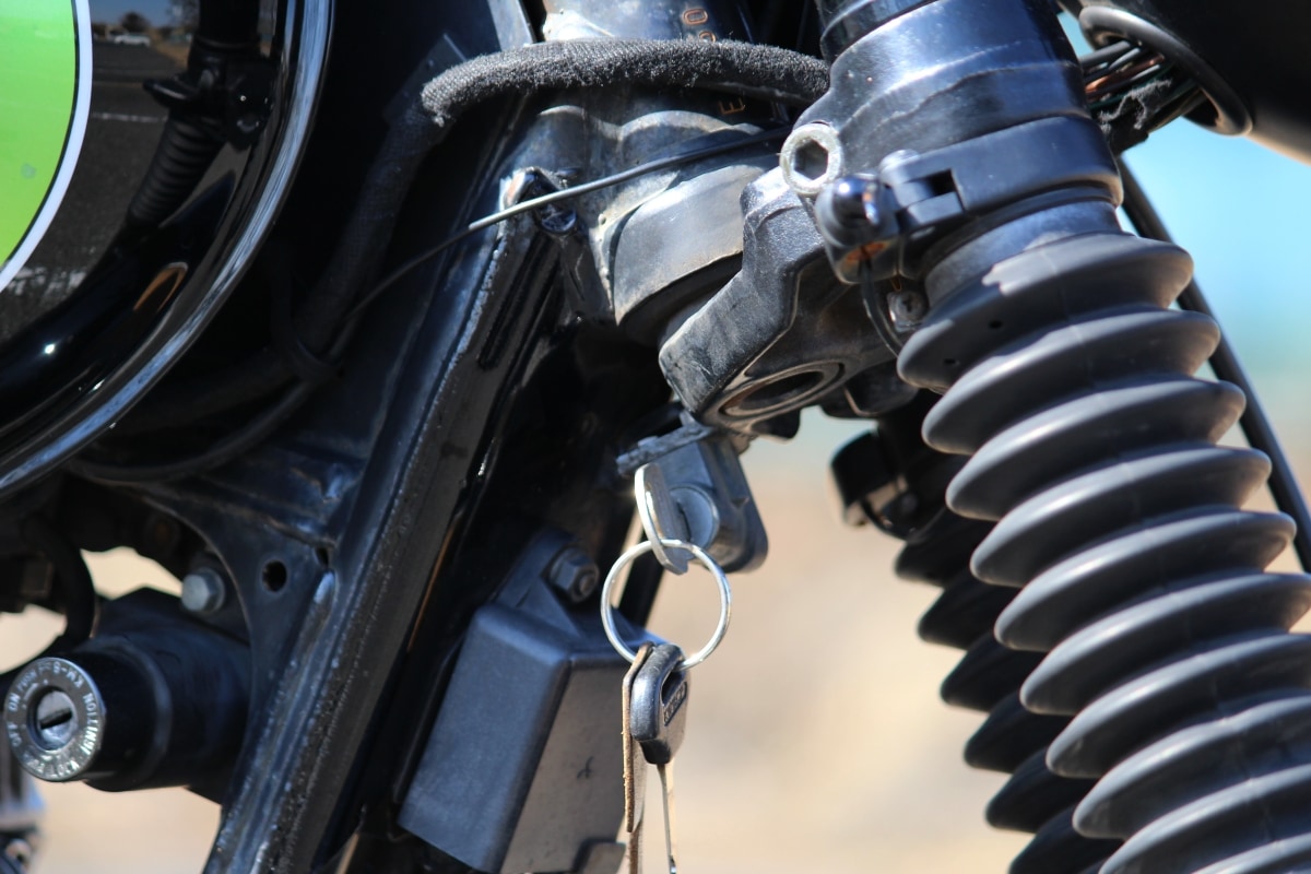 W650のハンドルロック作製