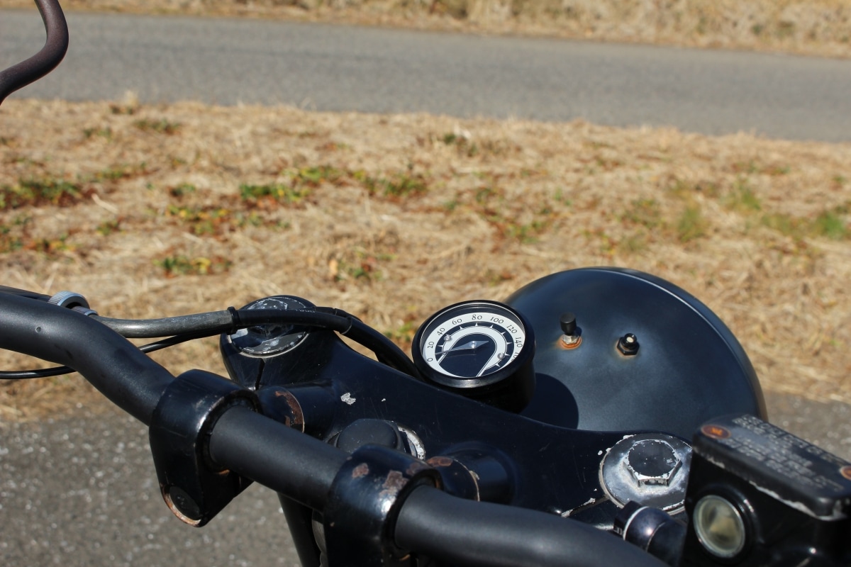 モトガジェット motoscope tiny speedster カスタムメーターをW650に取り付け
