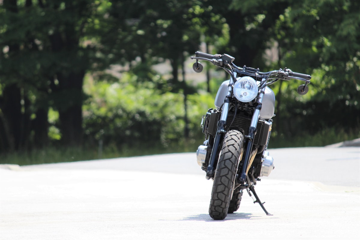 カワサキ ZRX400 ZR400E スクランブラーカスタム 正面から