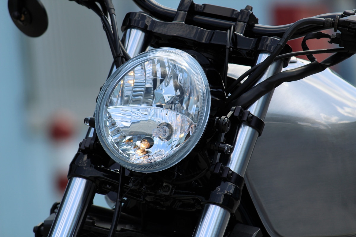 カワサキ ZRX400 ZR400E スクランブラーカスタムに付けたオーバルヘッドライト