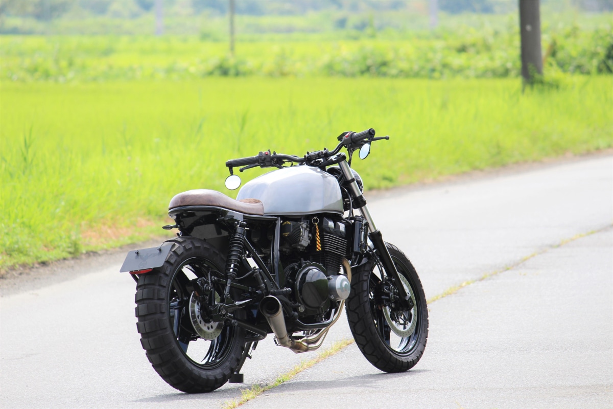 カワサキ ZRX400 ZR400E スクランブラーカスタム 右斜め後ろから