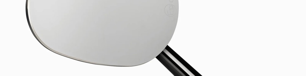 ガラスレスでエッジのない鏡面のアップ