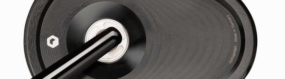 CNC削り出しのアームとクランプの細部