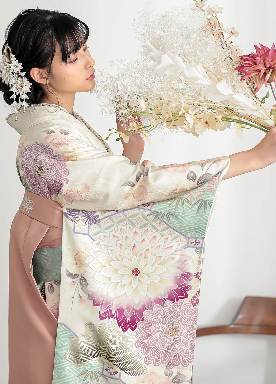 人気モデルコラボ袴コレクション