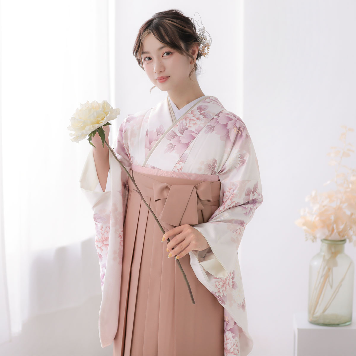 G1006 ピンクホワイト　菊牡丹 大学生袴