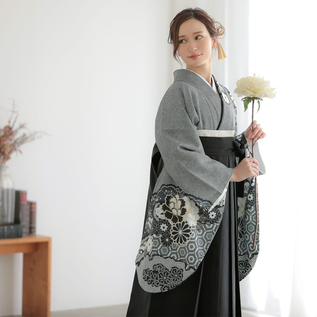 G987 墨黒　菊牡丹に疋田 大学生袴