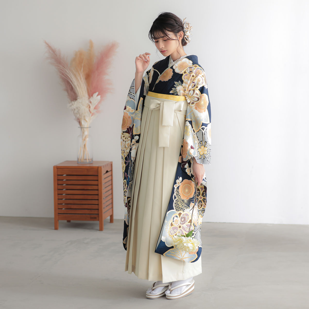 R2126 紺 梅と牡丹に鈴と手毬 振袖袴