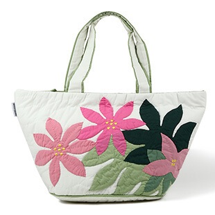 Kenui Quilts ハワイアンキルト トートバッグ ティアレ オフホワイト | アクセサリー・雑貨,ハワイアンキルト,バッグ,トートバッグ |  ハワイアン雑貨 Aloha Hawaii Mau [正規品]バンビバッグ♡幻の人気商品♡セルドングリーン♡ハワイアンキルト