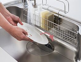 LIXIL システムキッチン Shiera S(シエラS) 幅広の段差が汚れの広がりを抑えます