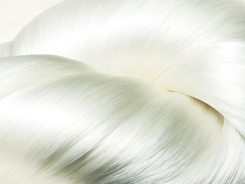 内側から輝くような美しい絹糸のイメージ写真