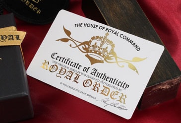 ロゴ入りギャランティーカードとケース