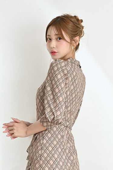 袖あり襟付きアシンメトリーフリルミニドレス