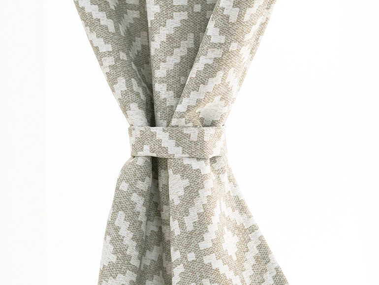 モダンな幾何学模様の2級遮光カフェカーテン「マラケシュ」グレー