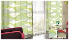 鮮やかなカラーリングのウェーブ柄プリントドレープカーテン「リップル」