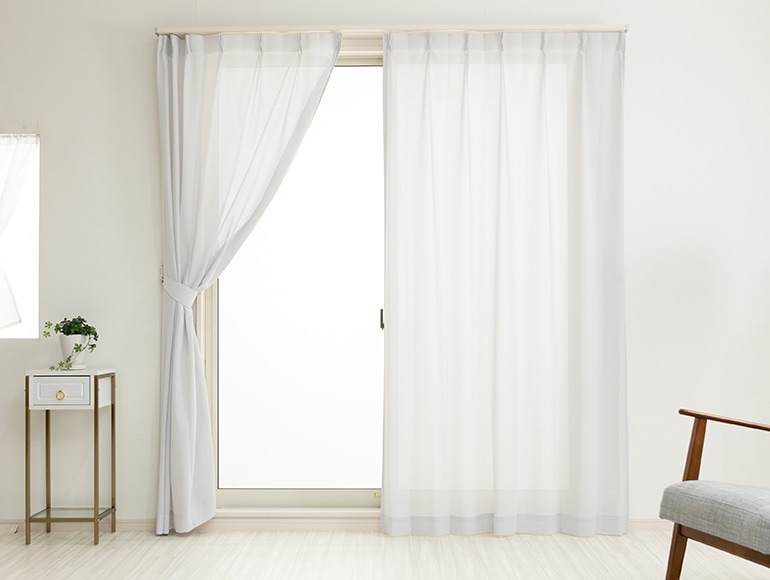 ラメを全体に織り込んだ柔らかい手触りの防炎遮像レースカーテン