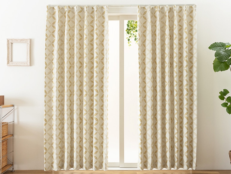 カーテン Hyg リーフモチーフを規則的に並べた3級遮光カーテン HYGGE「フォーリエ