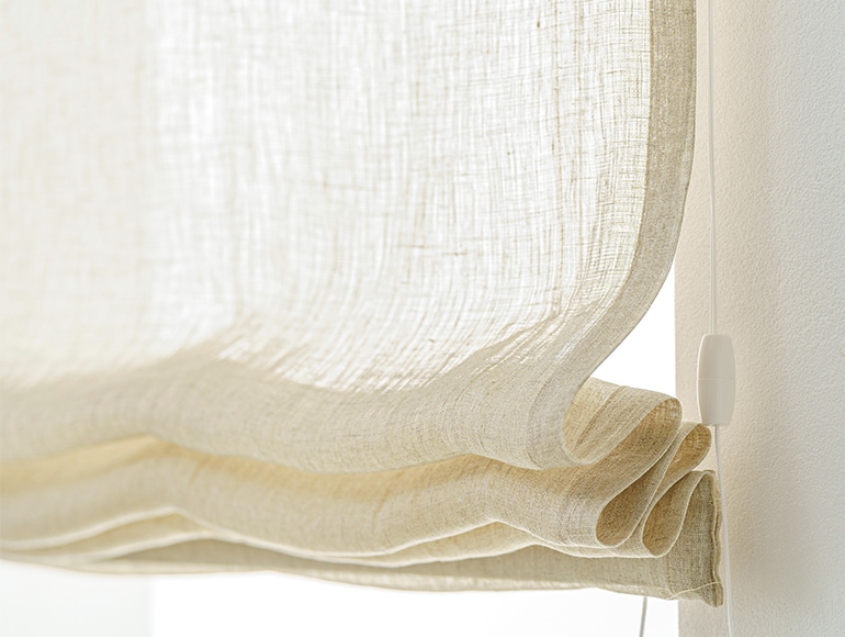 程よいシャリ感と透け感の麻100％天然素材レースローマンシェード