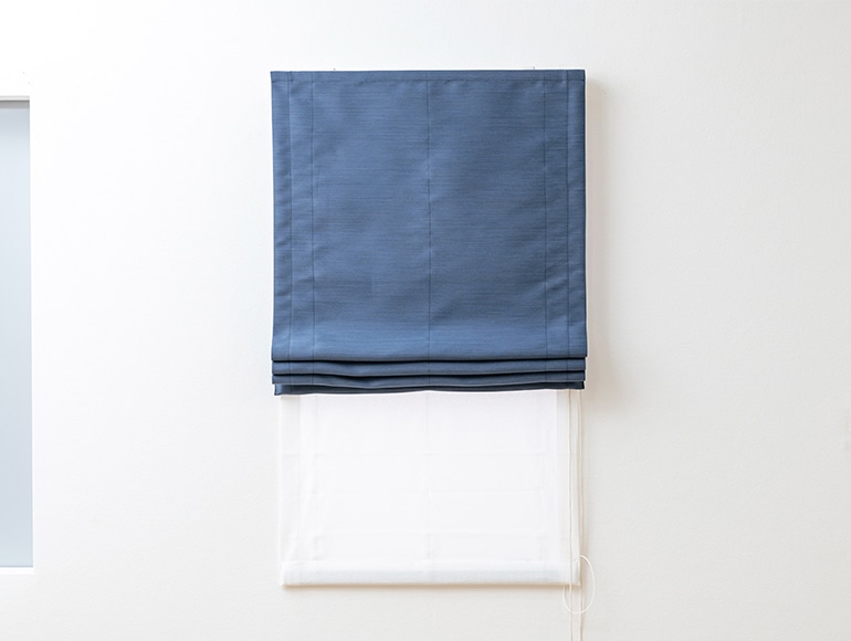 主張しすぎない光沢と繊細な織り感が美しい防炎遮光ダブルシェード